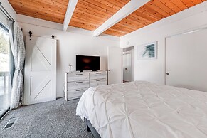 Sunny Kings Beach Retreat ~ 1 Mi to Lake Tahoe