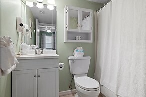 Pelican Beach 2008 1 Bedroom Condo