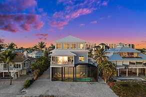 Papa's Boat House - 8214 Estero Blvd 4 Bedroom Home by RedAwning