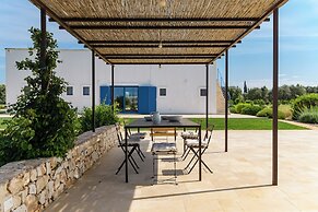 Casa Blue con piscina by Wonderful Italy