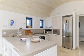 Casa Blue con piscina by Wonderful Italy