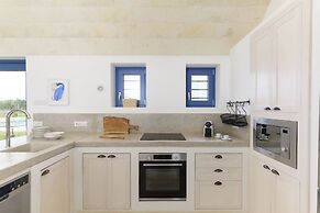 Casa Blue con piscina by Wonderful Italy