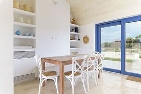 Casa Blue con piscina by Wonderful Italy