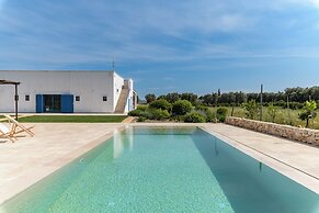 Casa Blue con piscina by Wonderful Italy