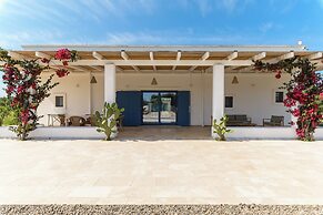 Casa Blue con piscina by Wonderful Italy