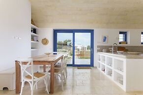 Casa Blue con piscina by Wonderful Italy