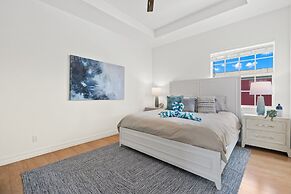 Inn-2-blue - 155 Jefferson St 3 Bedroom Home by RedAwning