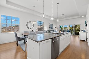 Inn-2-blue - 155 Jefferson St 3 Bedroom Home by RedAwning