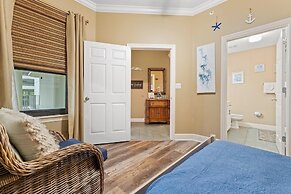 Phoenix On The Bay 1108