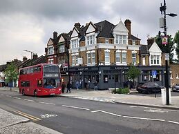 Lovely 1- Double Bed Studio in London