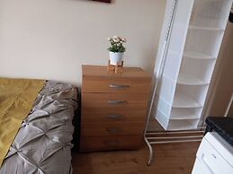 Lovely 1- Double Bed Studio in London