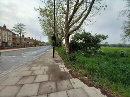 Lovely 1- Double Bed Studio in London