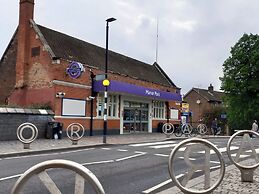 Lovely 1- Double Bed Studio in London