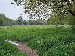 Lovely 1- Double Bed Studio in London