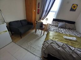 Lovely 1- Double Bed Studio in London