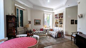 Beautiful 2-bed Apartment in Roma