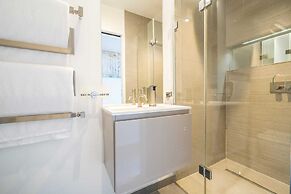 The Nothinghill Charmer