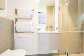 The Nothinghill Charmer