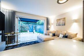 The Nothinghill Charmer