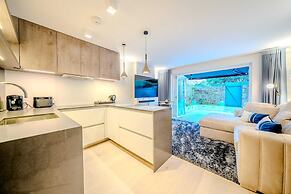 The Nothinghill Charmer