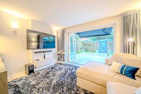 The Nothinghill Charmer