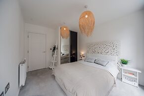 Barking Bright Apartment With 2 Bedrooms