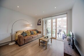 Barking Bright Apartment With 2 Bedrooms