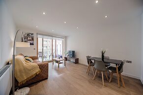 Barking Bright Apartment With 2 Bedrooms