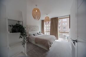 Barking Bright Apartment With 2 Bedrooms