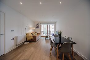 Barking Bright Apartment With 2 Bedrooms