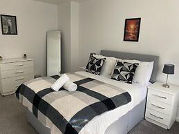 Birmingham - 4BR - Sleeps 9 - Parking - Garden