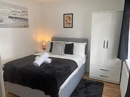 Birmingham - 4BR - Sleeps 9 - Parking - Garden