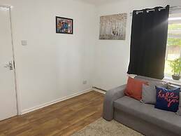 Birmingham - 4BR - Sleeps 9 - Parking - Garden