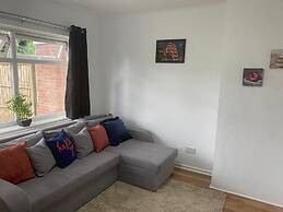 Birmingham - 4BR - Sleeps 9 - Parking - Garden