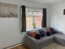 Birmingham - 4BR - Sleeps 9 - Parking - Garden