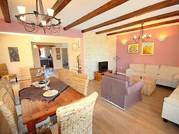 Villa With Pool and Fenced Garden