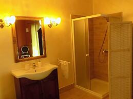 Villa With Pool and Fenced Garden