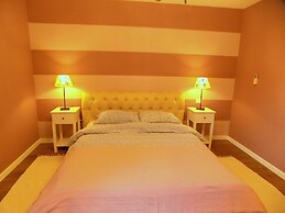 Villa With Pool and Fenced Garden