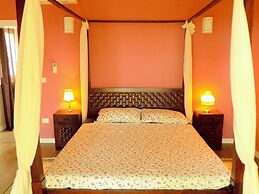 Villa With Pool and Fenced Garden