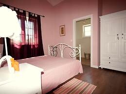 Villa With Pool and Fenced Garden