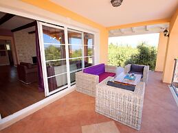 Villa With Pool and Fenced Garden