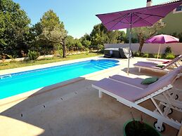 Villa With Pool and Fenced Garden