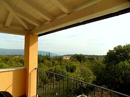 Villa With Pool and Fenced Garden