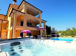 Villa With Pool and Fenced Garden