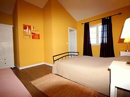 Villa With Pool and Fenced Garden