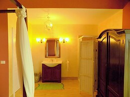 Villa With Pool and Fenced Garden