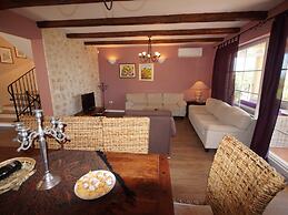 Villa With Pool and Fenced Garden