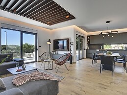 Modern Villa With Private Swimming Pool