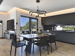 Modern Villa With Private Swimming Pool