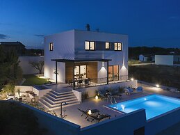 Modern Villa With Private Swimming Pool